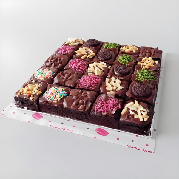 FUDGY BROWNIES Uk 20x20cm
